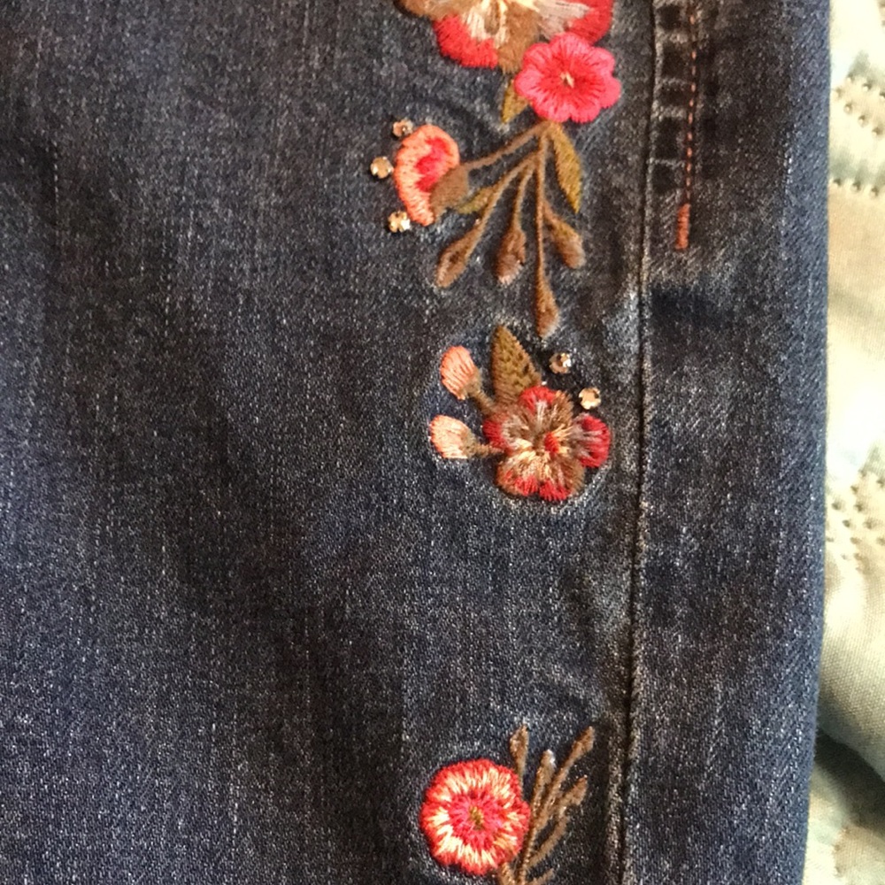 ❤️ (20)ladies size 28 waist embellished crop jeans by Kate spade. Like new - Picture 14 of 16